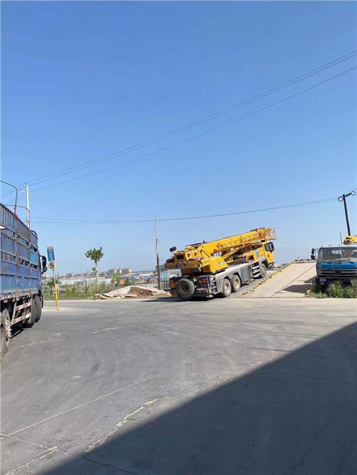 德格县25吨吊车的租赁价格大概是多少？