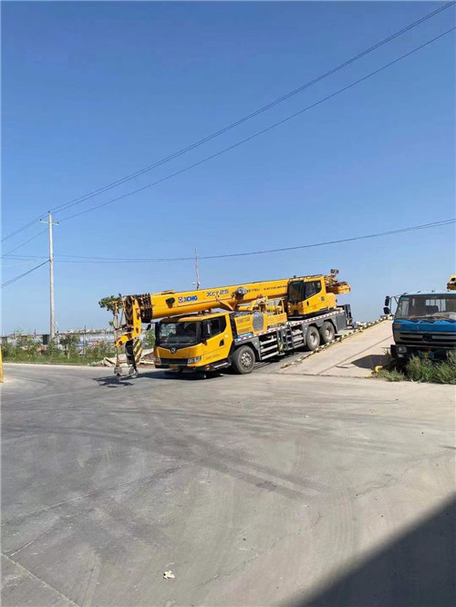 德格县吊车作业时，可能会产生哪些额外收费项目？