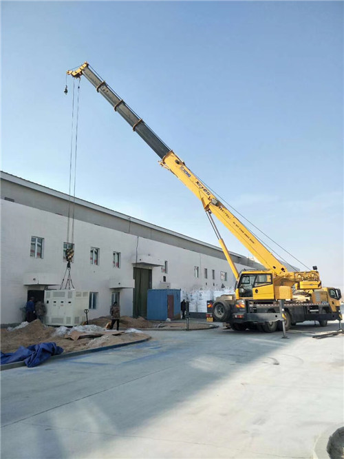 德格县“超载就喊停”—— 吊车的 “重量保镖” 技术