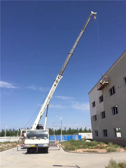 德格县“轻装强干”—— 吊车的 “轻量化臂架” 技术