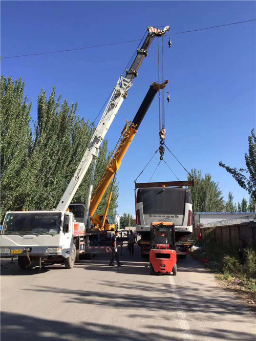 德格县港口集装箱搬运案例